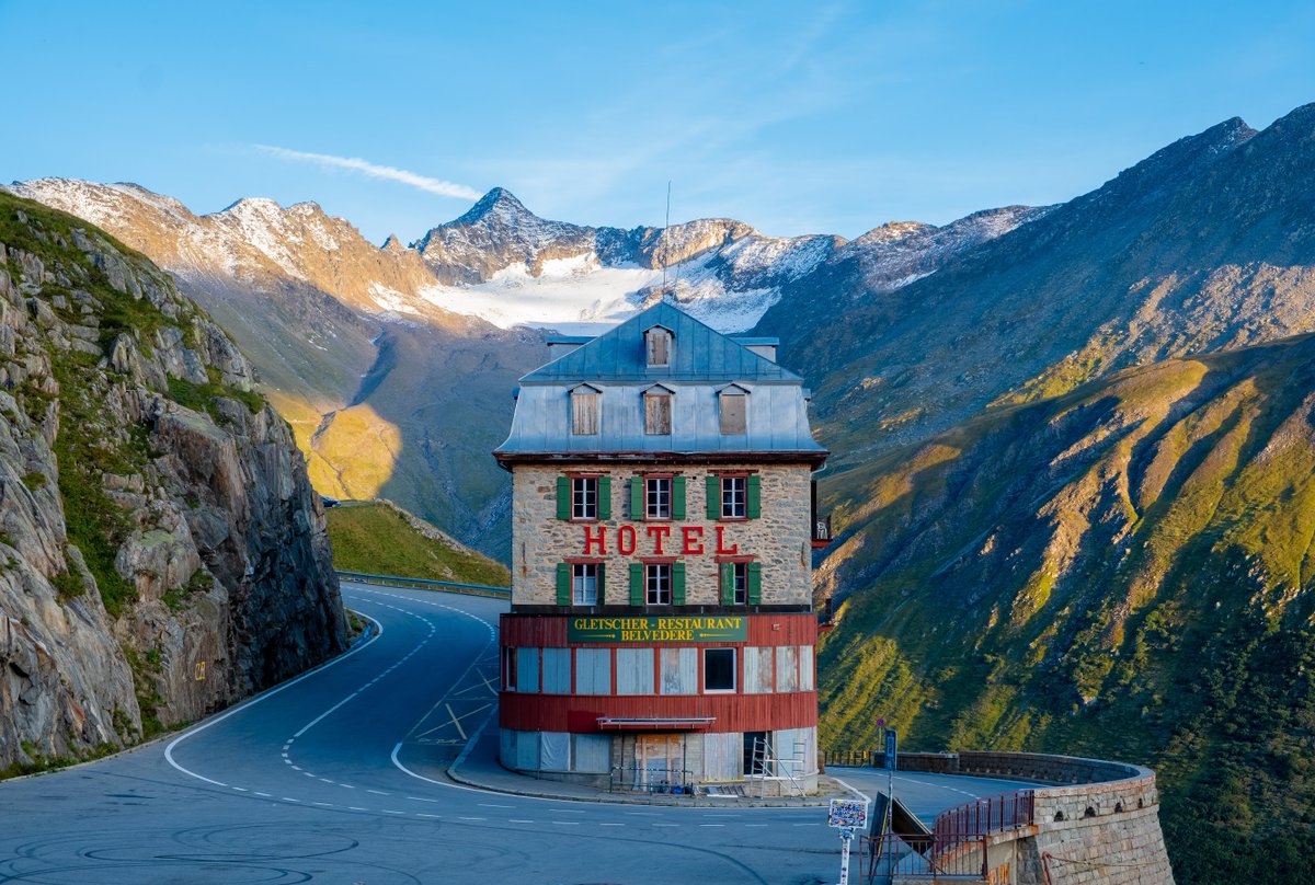 chocotuits's tweet image. Mis 15 mejores fotos de 2023, el hilo. 

1. Empiezo por una de mis favoritas del año: el Hotel Belvedere en Suiza. El encuadre más Wes Anderson que he fotografiado nunca.