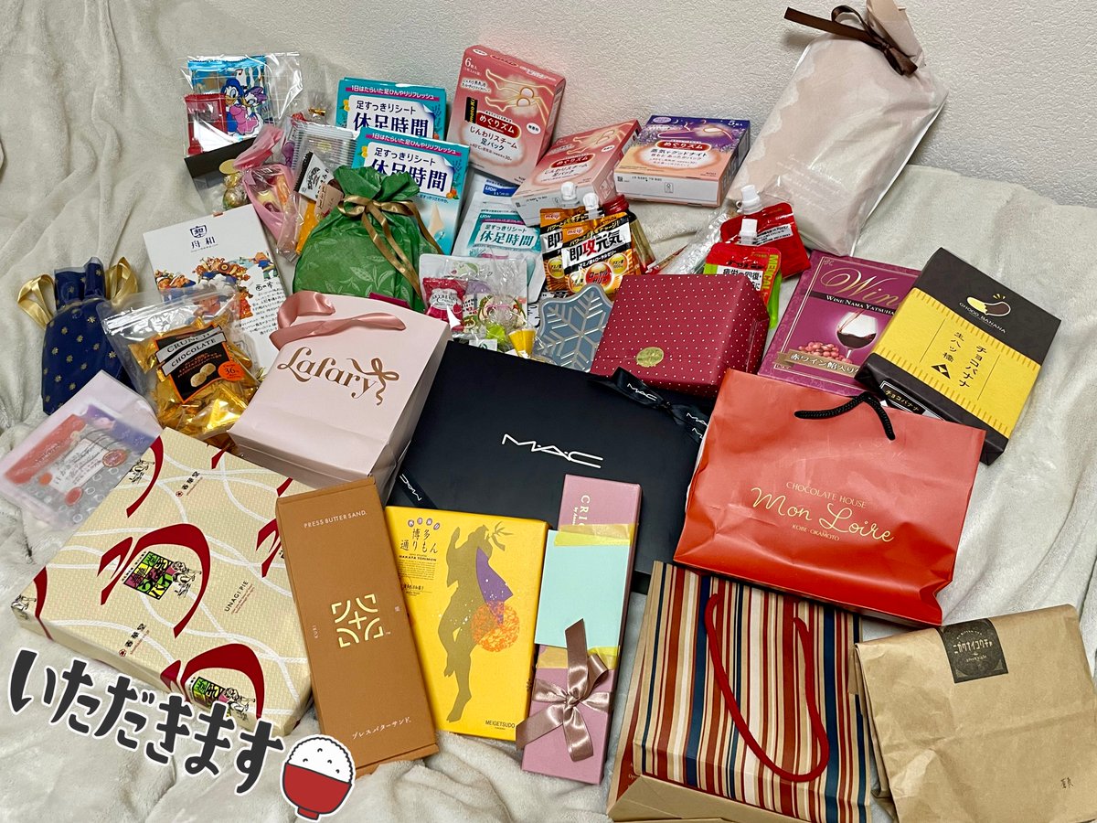 頂いた差し入れ😭😭😭こんなに沢山……!!!!ありがとうございます〜!向こう数ヶ月おやつに困らない!!! 