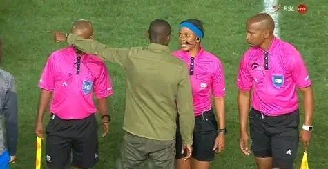 Rulani Mokwena trying to intimidate Akhona SheRef Makhalima because she's a woman. He never did that to any male ref. Nxa! Fuck off this guy. Rulani thinks he is bigger than football in South Africa. When decisions doesn't favors him then football is in trouble!Go to hell! Futsek