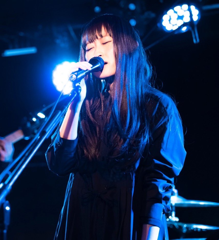 曲が出来て、レコーディングしたと思ったら出せなくなって、活動出来なくなって。
今年はバンドがしたくてしたくて、もがき続けた一年。
それでもやっぱり諦められなくて、このアカウントも消せなくて。
どんな形になっても歌っていたいからまた一から頑張ります。
繋がり続けてくれた皆ありがとう。