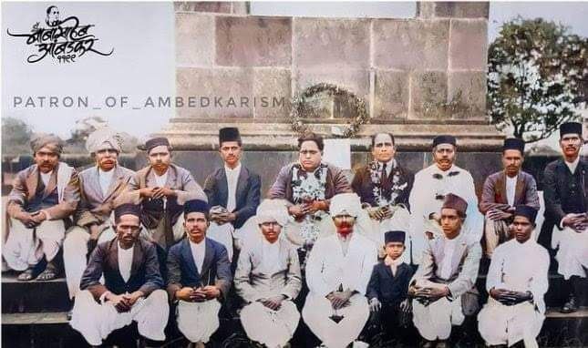 दुश्मन हमारे इतिहास से डरता है इसलिए 
झूठ और पाखंड का सहारा लेता है।

बाबासाहब भीमा कोरेगाव में अपने 
कार्यकर्ता और साथियों के साथ।

में वारिस 500 शुरबिरोका।
#bhimakoregaon
#भीमा_कोरेगांव_विजय_दिन