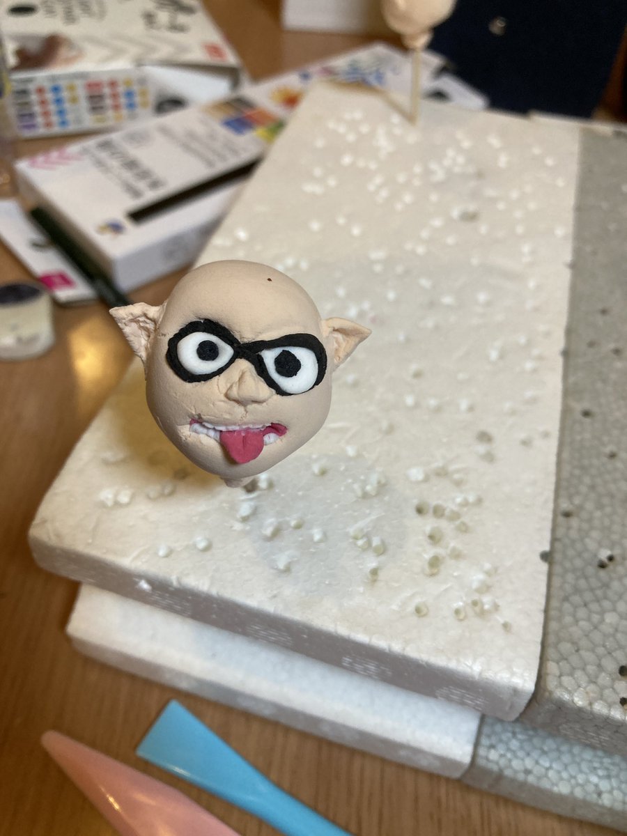 illcoill's tweet photo. 正月休み暇なので子供と粘土遊び
1枚目の下の子が作ったボーイがなんかのカートゥーンキャラに似てんなぁ…なんだっけかなぁ
可愛く作るのが難しぃ… https://t.co/O2gnNSD8FW