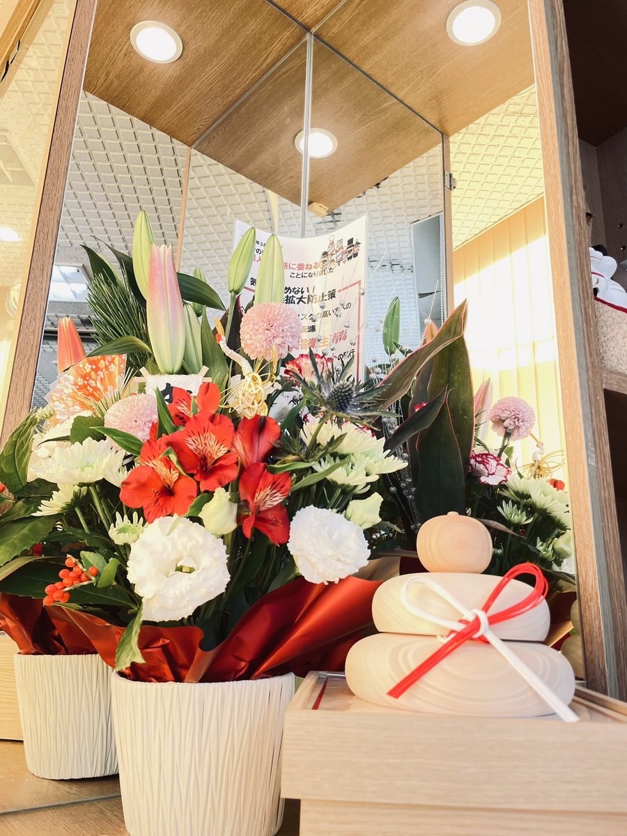gogo_kaming's tweet photo. 2023年は大変お世話になりました。
力強い龍のようにエネルギッシュに頑張って行きたいと思います

年始は5日(金)を仕事始めとさせていただきます

電話  0593223858

 #とこや処髪ing #四日市とこや #女性お顔剃り  #四日市メンズ脱毛  #ヒゲ脱毛四日市　  #田中トシオ #2024年賀状 https://t.co/HHBkYFePAO