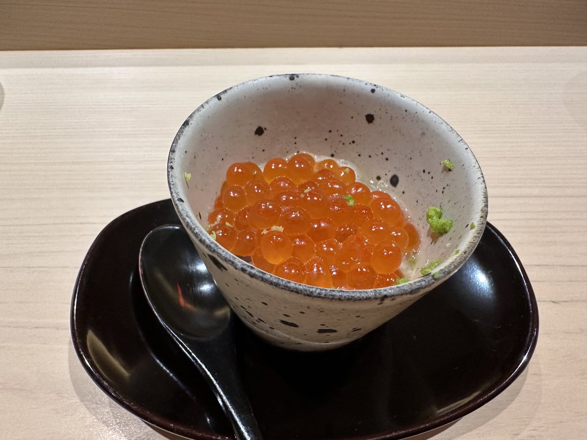 BabyEchuco's tweet photo. 今年もあと数時間
宮川さんに行く事を楽しみに、頑張ってきた一年だった
宮川さんでの時間はいつも私の宝物
また来年も、もう少し頑張ってみよう

#札幌すし
#すし宮川
#月に一度の贅沢
#ホスピタリティの神様、宮川様
#庶民の精一杯の背伸び https://t.co/EgKkufoKU2