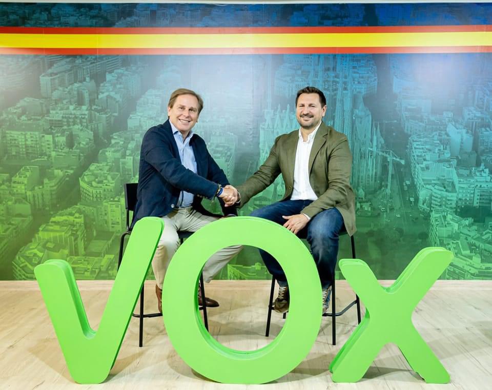 MiguelMV1984's tweet photo. Este 2023 ha sido muy especial, principalmente por mi llegada a VOX. 

Quiero agradecer al partido, al gran equipo de profesionales y al grupo humano que tenemos, su acogida y el trabajo que realizan cada día por nuestro país. 

¡Viva España! ¡Feliz 2024 libre de socialismo! 💚🇪🇸 https://t.co/HKjCYe25Fb