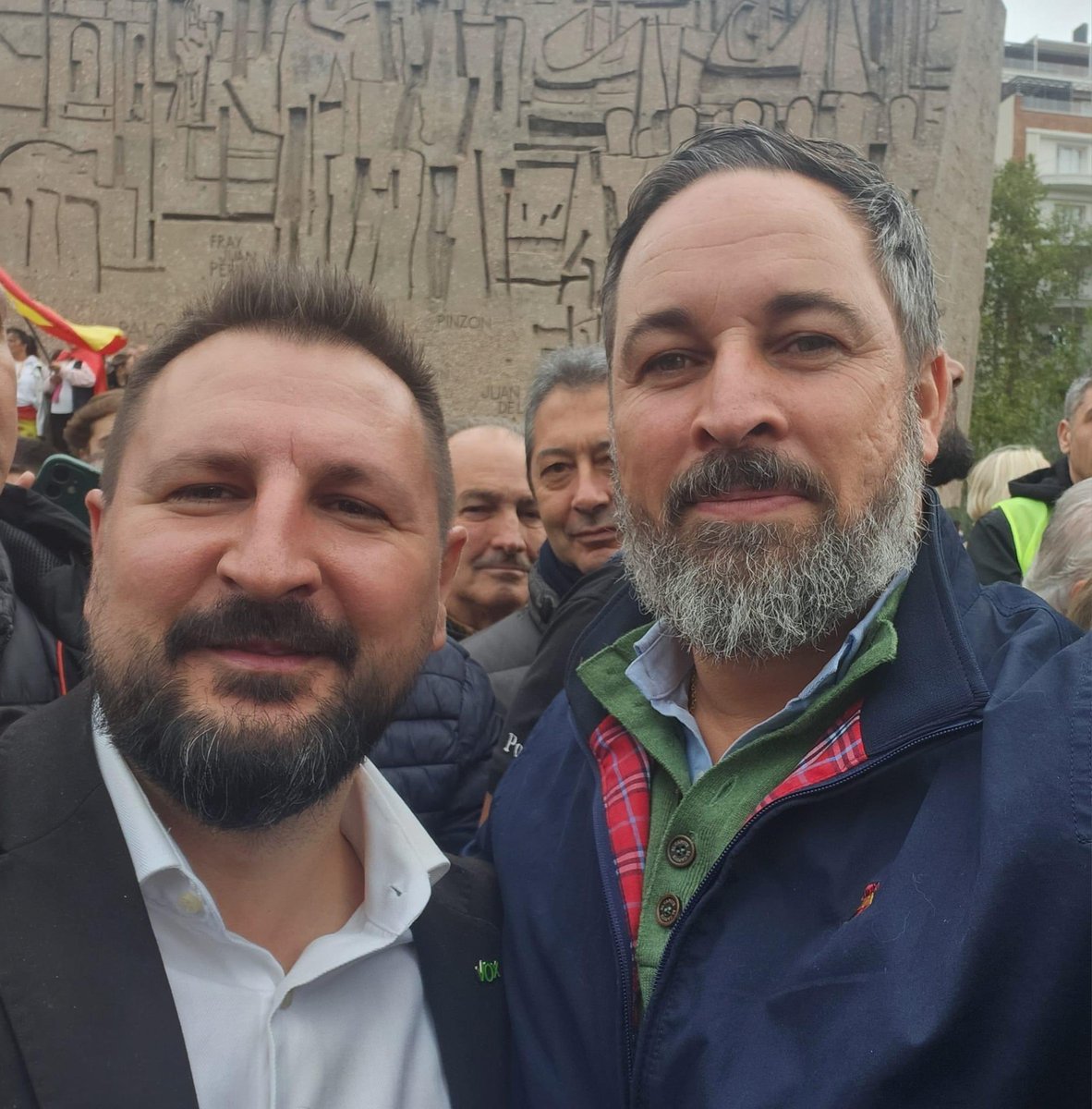 MiguelMV1984's tweet photo. Este 2023 ha sido muy especial, principalmente por mi llegada a VOX. 

Quiero agradecer al partido, al gran equipo de profesionales y al grupo humano que tenemos, su acogida y el trabajo que realizan cada día por nuestro país. 

¡Viva España! ¡Feliz 2024 libre de socialismo! 💚🇪🇸 https://t.co/HKjCYe25Fb