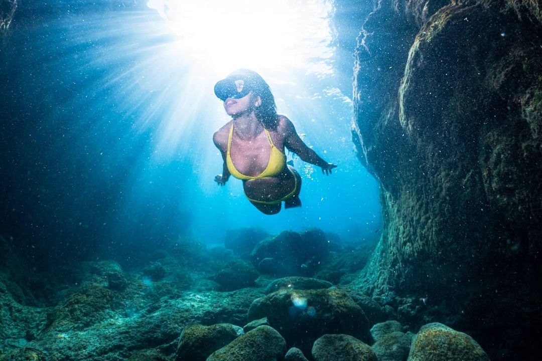 Experience the thrill of snorkeling in the crystal-clear waters of Malta's most beautiful locations - Comino, Blue Lagoon, and Gozo! Thanks @vitadasirena for sharing your photo with us. #snorkeling #underwater #adventure #snorkel #visitmalta #visitbluelagoonmalta
