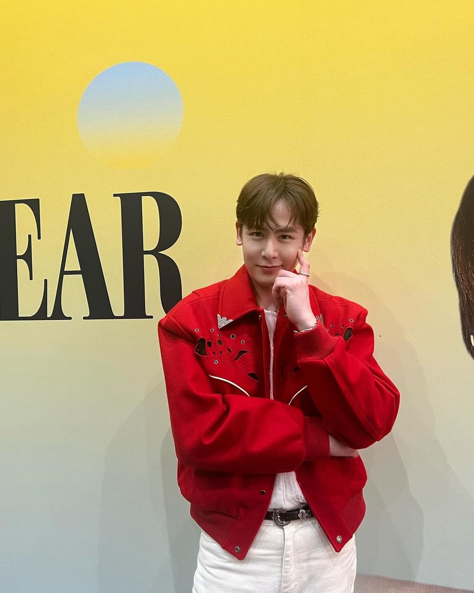 2pmalways's tweet image. [2PM IG]
HAPPY KHUN YEAR 🐨
HAPPY NEW YEAR❣️

#HappyAnd #Enjoyable #ThaiFanMeeting🫶
instagram.com/p/C1fB6yuSdRn/