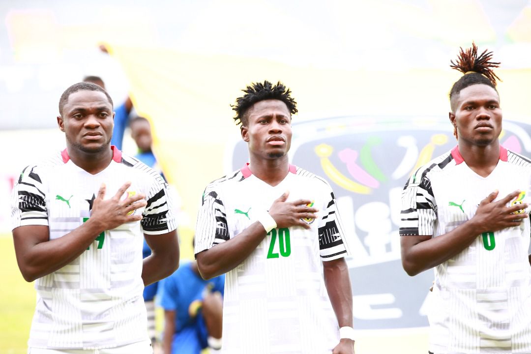 evanskapito_10's tweet image. APPRECIATION👏
To the Lord Almighty who has kept me safe for 365days unconditionally @FcSamartex1996 Board and Management,playing mates, technical team, family, national team playing mates,amazing fans and my boss @Sirkaka32 .We did this together.👏❤️ We pray for a better 2024