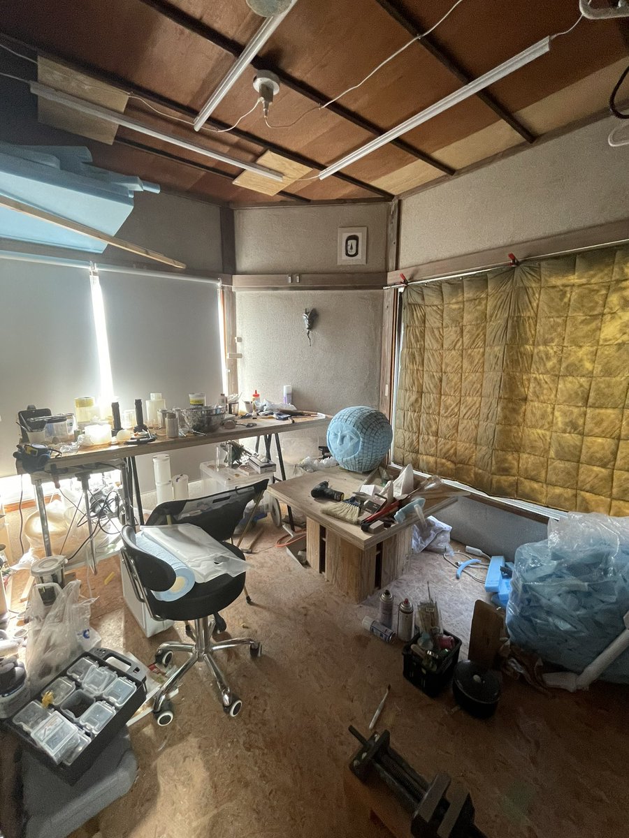 722Tanuki's tweet photo. 今年一年大きな怪我や病気もなく過ごすことができました！
ゆっくりアトリエを整えたり、彫刻とは別の興味のある事を取り組んだりと、大変充実した一年でした。
チャージ期間は十分得たので、4月からは社会復帰できるよう残り3ヶ月頑張ります。

皆様良いお年を！ https://t.co/PGKJLZrNVD