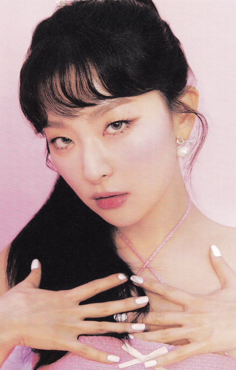 seulgikpics's tweet photo. she is so pretty🤍🎀 https://t.co/EWLpRuxbRC
