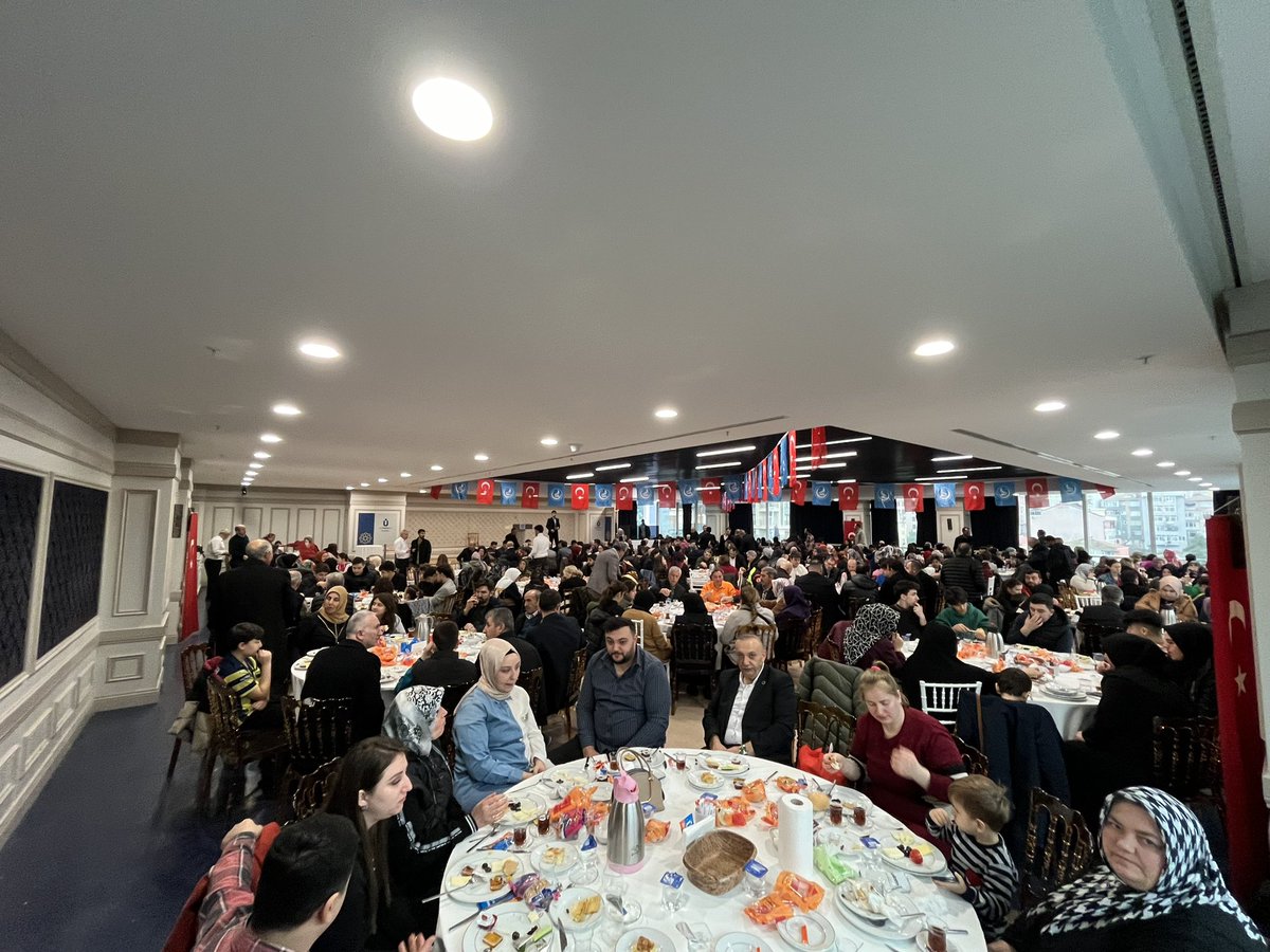 MustafaaGider's tweet photo. İl Başkanımız Sn. Alparslan Doğan’ın teşrifleri ile düzenlemiş olduğumuz kahvaltı programına katılan, partimizin il ve ilçe yönecileri başta olmak üzere ülküdaşlarımıza teşekkür ederim. 

📍Üsküdar https://t.co/qxhyI9u0pv