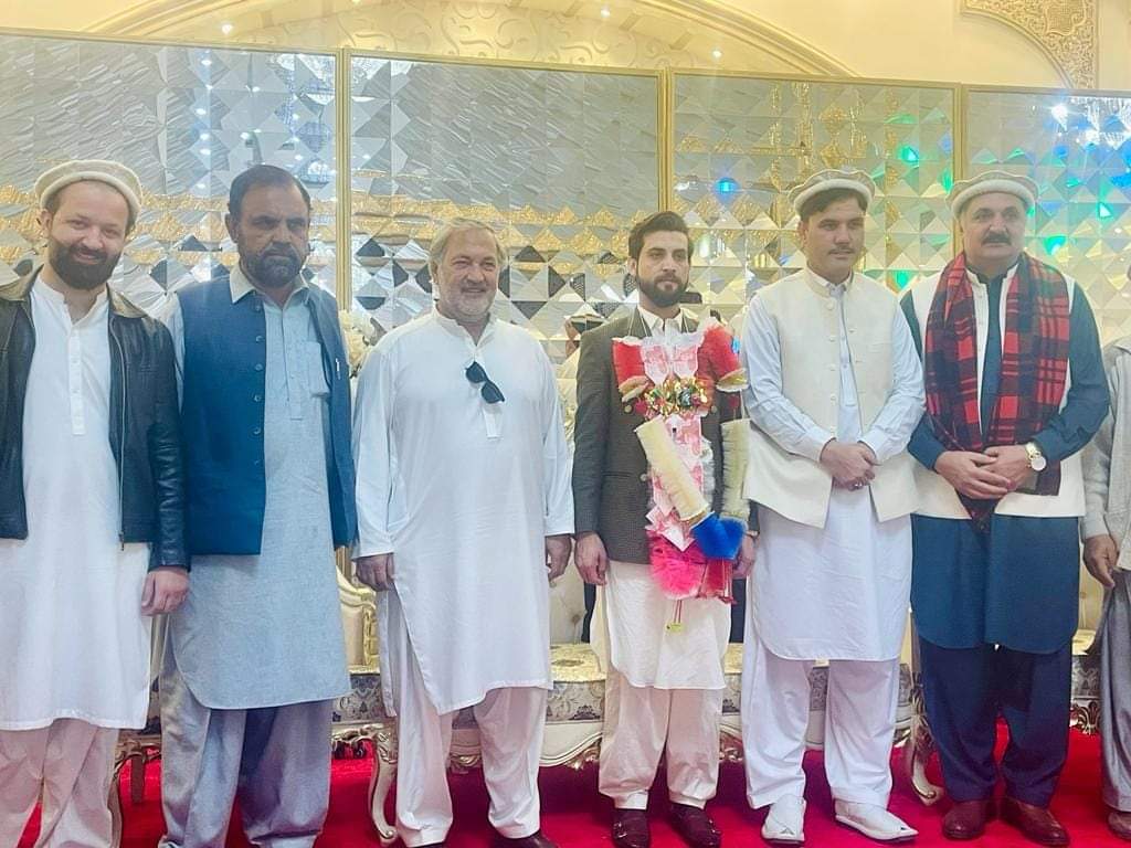hameedUllahjann's tweet photo. سابق وفاقی وزیر و ممتاز قبائلی مشر حمیداللہ جان آفریدی امیدوار برائے قومی و صوبائی اسمبلی NA27 PK70 ، سماجی و کاروباری شخصیت حاجی وارث خان سپاہ بیھٹے کے دعوت ولیمہ میں شرکت
#na27_pk70
#Vote4Kitab
#VoteForBook
#hameedullahjan
#jsmt_khyber
#VoteForDevelopment
#NA27 #PK70 https://t.co/lQfjNAf97z