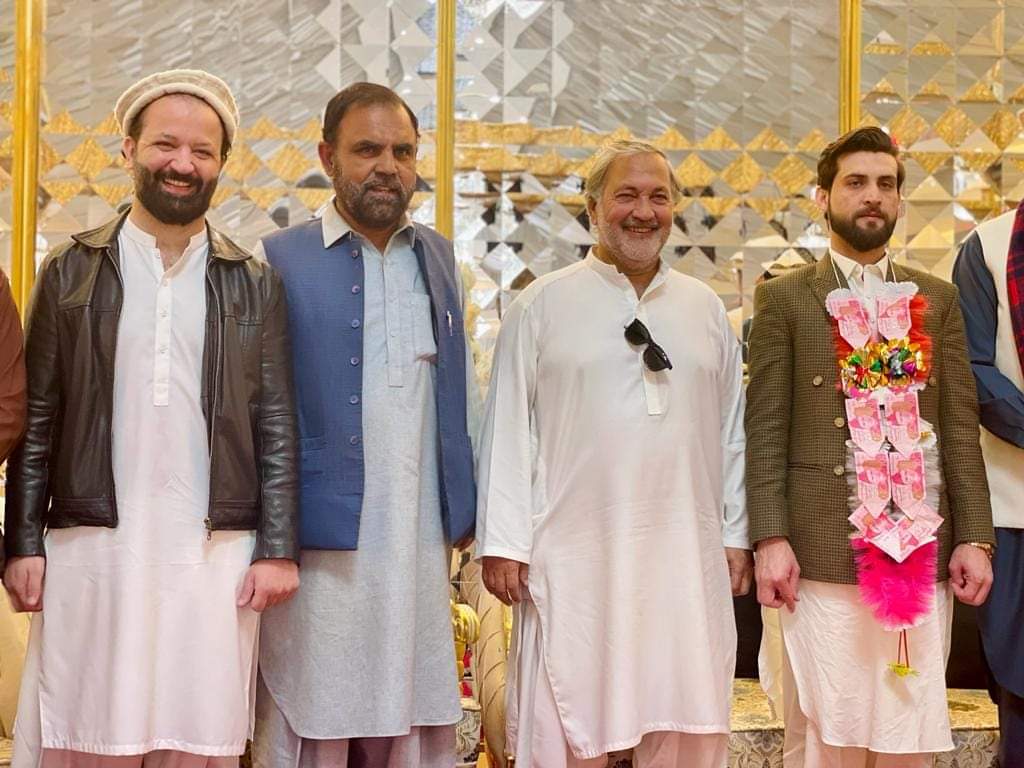 hameedUllahjann's tweet photo. سابق وفاقی وزیر و ممتاز قبائلی مشر حمیداللہ جان آفریدی امیدوار برائے قومی و صوبائی اسمبلی NA27 PK70 ، سماجی و کاروباری شخصیت حاجی وارث خان سپاہ بیھٹے کے دعوت ولیمہ میں شرکت
#na27_pk70
#Vote4Kitab
#VoteForBook
#hameedullahjan
#jsmt_khyber
#VoteForDevelopment
#NA27 #PK70 https://t.co/lQfjNAf97z