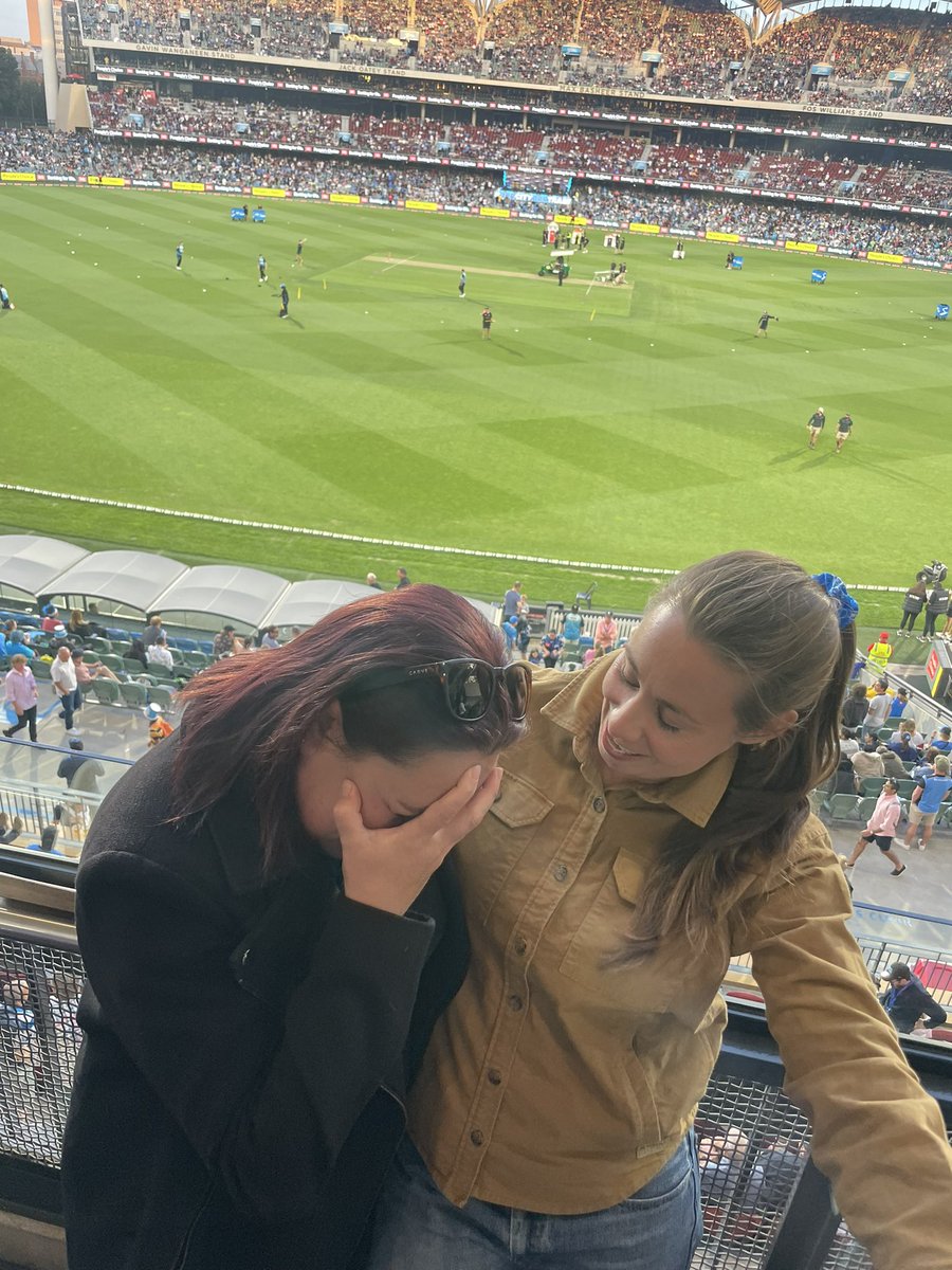 zundy21's tweet photo. When you take the American to the cricket and @lynny50 gets 50 runs and she asks if that’s a lifetime record 🤦‍♀️#OurCityOurTeam #BBL #Strikers https://t.co/lFUViDbPb4