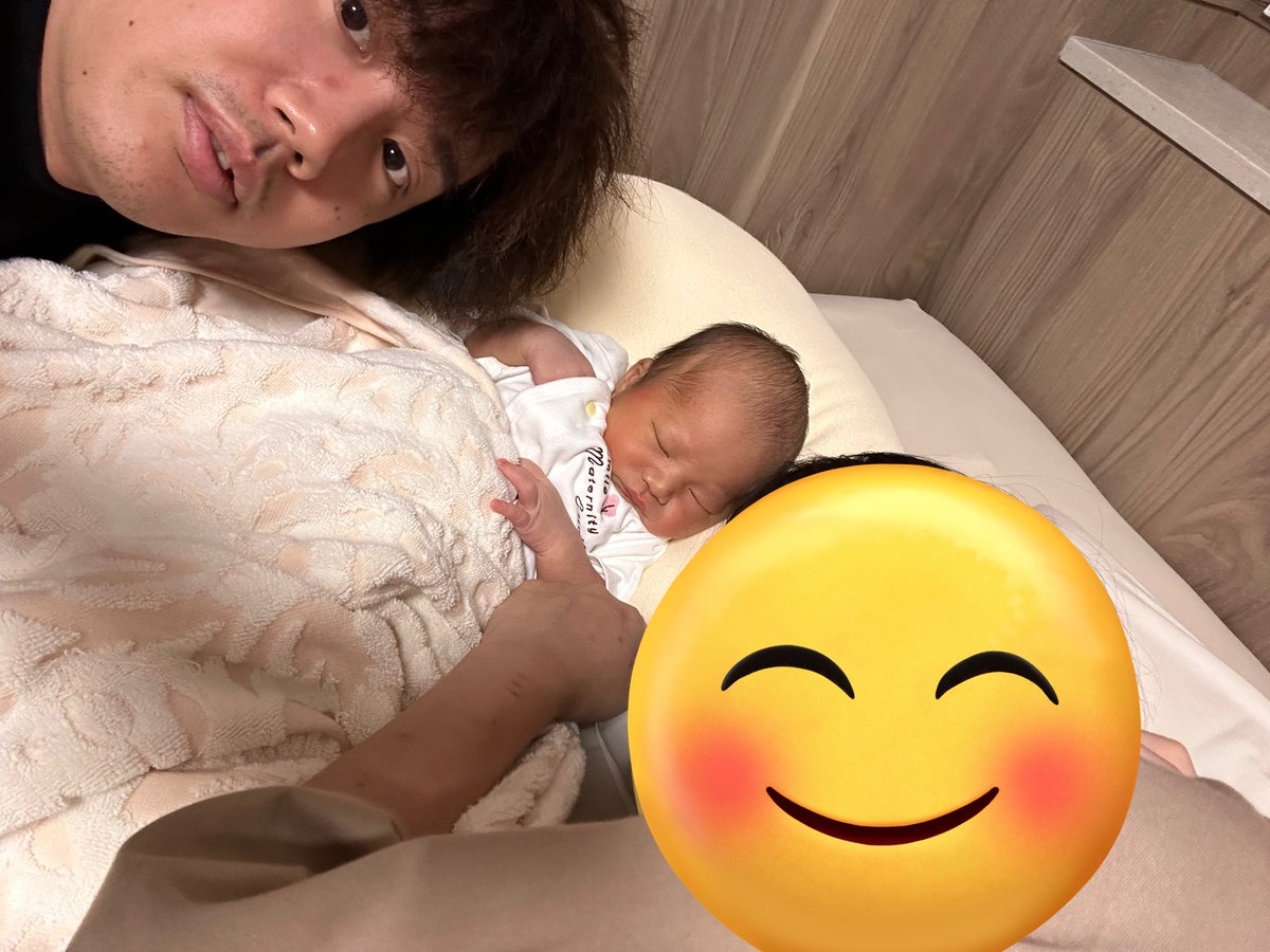 Mukai_fps's tweet photo. 今年は、むかわきんでストリーマーとして活動しながらも大会を頑張ってみたり、自分が初めて所属したプロチームDTNを卒業　　（大変お世話になりました🙇）
その後に、リドルにコーチとして加入　ツ
嫁との子供も出来て僕の人生が凄く変わる1年でした

今年もありがとうございました！

来年とても大事な年になると思いますので、これからもよろしくお願いします！

良いお年を！