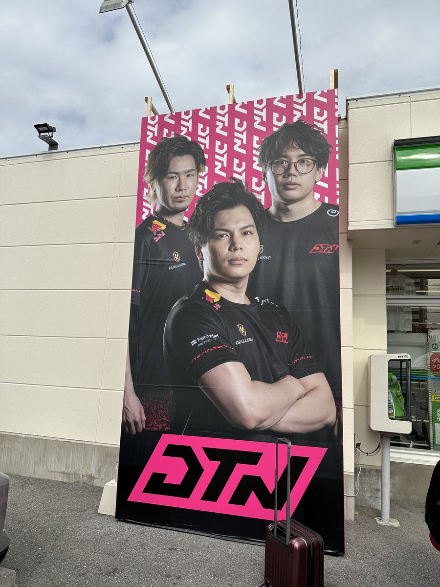 Mukai_fps's tweet photo. 今年は、むかわきんでストリーマーとして活動しながらも大会を頑張ってみたり、自分が初めて所属したプロチームDTNを卒業　　（大変お世話になりました🙇）
その後に、リドルにコーチとして加入　ツ
嫁との子供も出来て僕の人生が凄く変わる1年でした

今年もありがとうございました！

来年とても大事な年になると思いますので、これからもよろしくお願いします！

良いお年を！