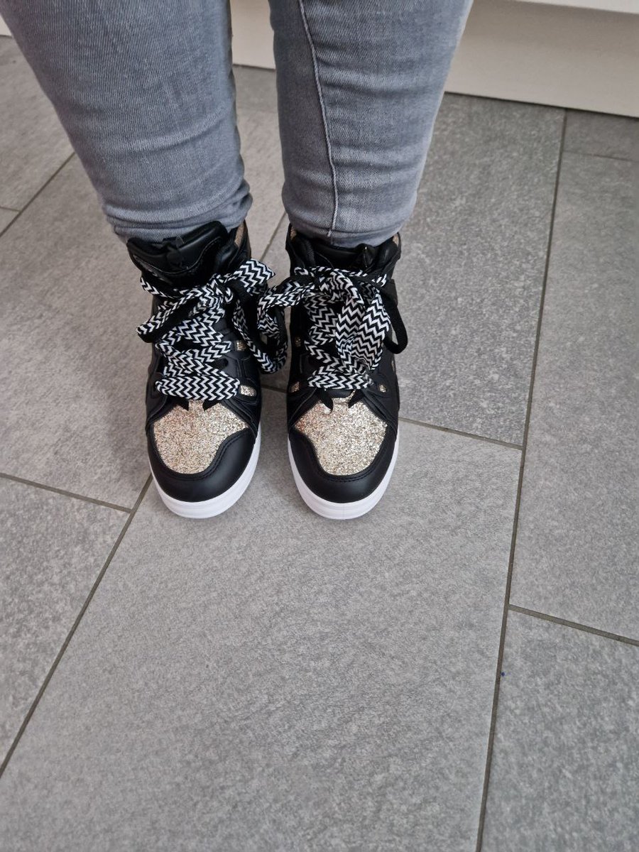 SarahMarie46341's tweet photo. Guten Morgen #Findomwelt ♡ 
Der letzte Tag in 2023. Lass dich nochmal ordentlich ficken du bückstück! Schön herab mit dir und Knie dich hin ♡ https://t.co/Frng0GNLvh