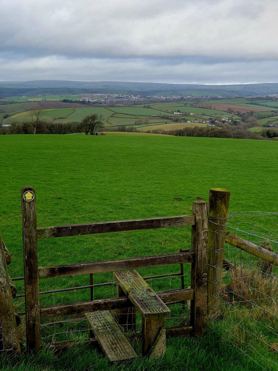 Today's #SlowWay was from Chulmleigh to South Molton. Another leg of the National Park Trail and this time a 🐌 #Devon #Chulmleigh #SouthMolton #DogsUsingSlowWays