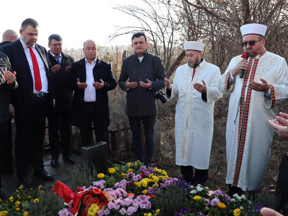 24 Aralık 1984 yılında komünist totaliter rejimi tarafından başlatılan Türklerin isimlerini değiştirme ve asimilasyon kampanyasına karşı haklarını arayan direnen bu uğurda mücadele eden gazilerimizi ve hayatını kaybeden şehitlerimizi andık, dualar ettik.🤲