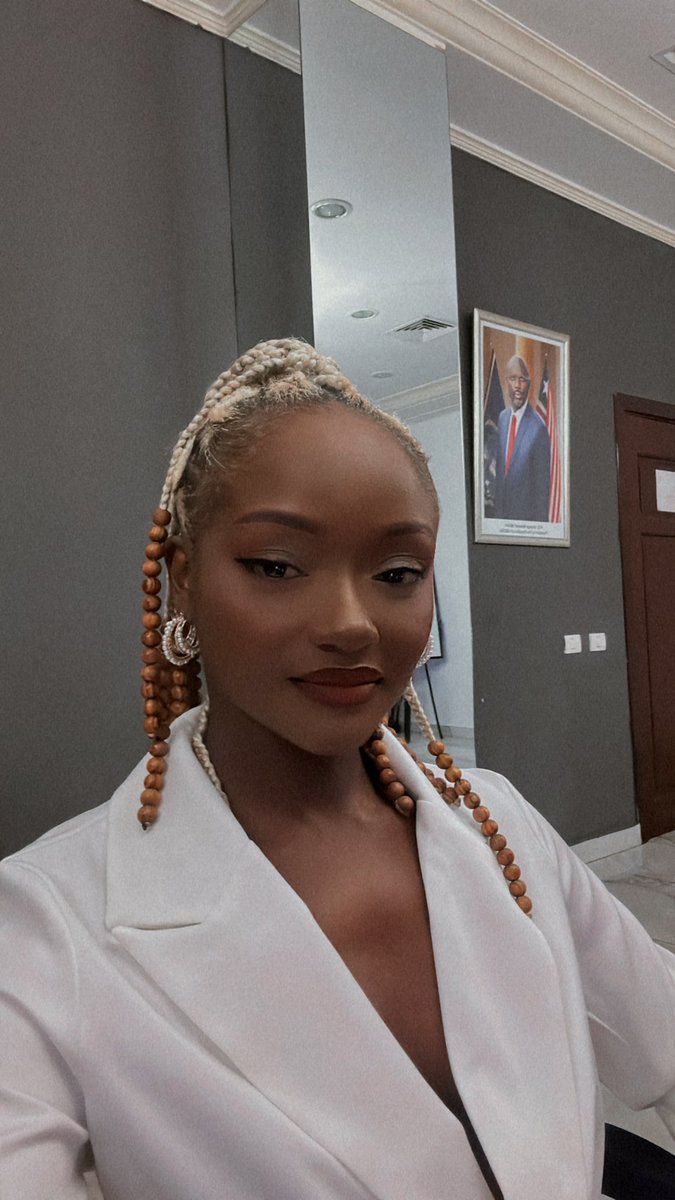 __noelyn's tweet photo. 2023 well done! You dragged me oo but you molded me too! You prepared me for what is to come, all in a ghetto way but I remain grateful. We go again in 2024! https://t.co/xnuXjZg3Bt