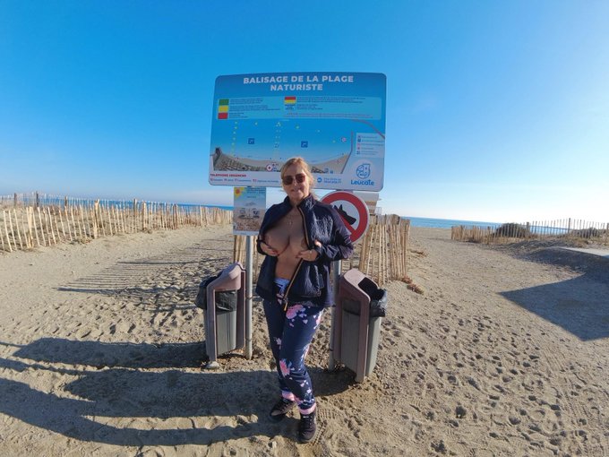 My boobs want to enjoy the fresh sea air.... https://t.co/m2tMkETPaE<a href="/tag/nude"class="tags"><span>#nude</span></a><a href="/tag/nudist"class="tags"><span>#nudist</span></a><a href="/tag/fkk"class="tags"><span>#fkk</span></a><a href="/tag/nudistfotos"class="tags"><span>#nudistfotos</span></a><a href="/tag/nudechrissy"class="tags"><span>#nudechrissy</span></a>