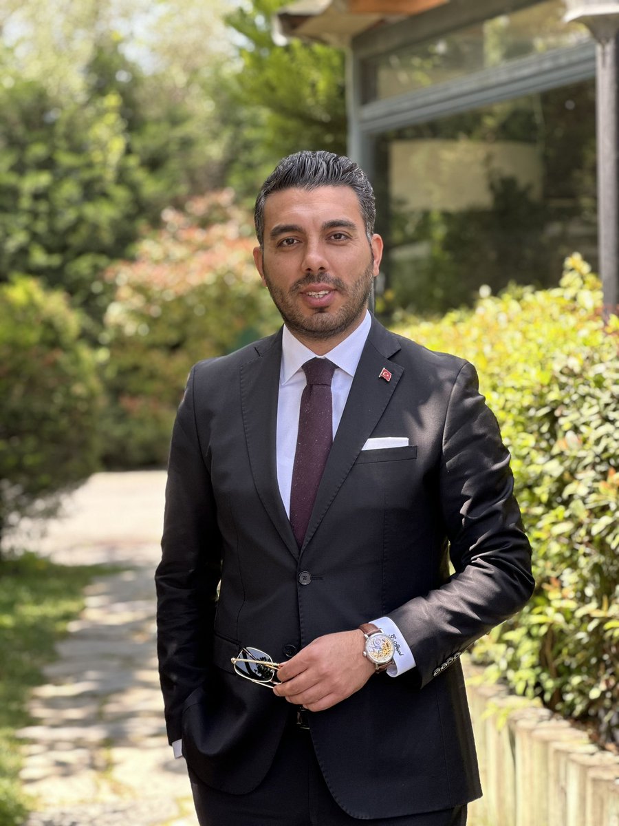 Yeni yılın başta ülkemiz olmak üzere tüm insanlığa sağlık, mutluluk, huzur ve barış getirmesini temenni ediyor, 2024 yılınızı kutluyorum.