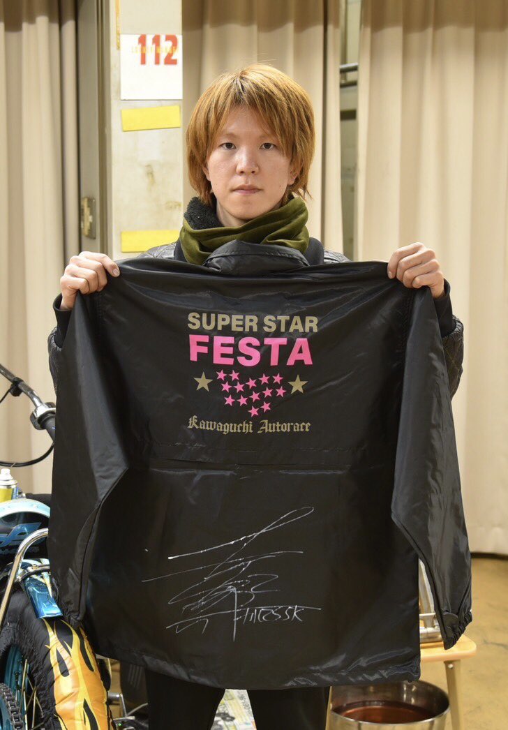 sponichiauto's tweet photo. 【#飯塚オート #ミッドナイト 深夜のダイヤモンド年末決戦】

川口 #スーパースターフェスタ の後は飯塚ミッドナイト！本日優勝戦！

#鈴木圭一郎 選手のサイン入りジャケットを1⃣人に🎁

応募📝
フォロー＆RP
※締切＝24年1/5

#プレゼント https://t.co/AJEA0bXkgZ