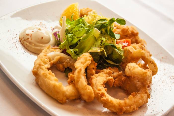 Party of 5 Friday evening. Prompt and attentive service. Food was very tasty calamari starter, sea bass main. Comfortable and lively surroundings Great place for a catch up with friends

Marie ⭐⭐⭐⭐

#calamari #calamariandchips #seafood #foodpornitaly #Kinver #Staffordshire