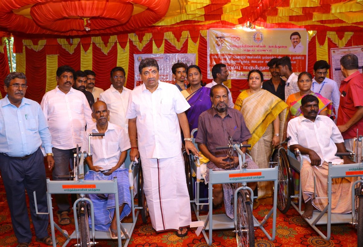 OfficeOfPTR's tweet photo. மதுரை மாநகராட்சி வெள்ளிவீதியார் மேல்நிலைப்பள்ளியில் நடைபெற்ற மாற்றுதிறனாளிகள் சிறப்பு முகாமில் மாண்புமிகு தகவல் தொழில் நுட்பவியல் மற்றும் டிஜிட்டல் சேவைகள் துறை அமைச்சர் முனைவர் @ptrmadurai அவர்கள் மாற்றுதிறனாளிகளிடம் இருந்து மனுக்களை பெற்று நலத்திட்ட உதவிகளை வழங்கினார். இந்நிகழ்வில் மதுரை மாவட்ட ஆட்சித்தலைவர் சங்கீதா IAS , மதுரை மாநகராட்சி மேயர்.இந்திராணி பொன்வசந்த் கலந்து கொண்டனர்.