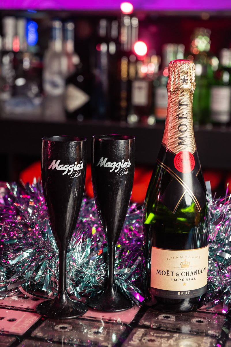 LAST CALL FOR NYE🍾 Call or email to enquire for a minimum spend table to enjoy a base for the entire night, or join us on the door with limited walk-in tickets available dependent on capacity. Find us at on Chelsea's Fulham Road until 4am🍸🎉✨ #newyearseve #jamesbond #nye #2024