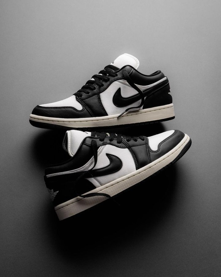 BoostYeezy16's tweet photo. ICYMI, the W Air Jordan 1 Low SE "Vintage Panda" is available in SELECT SIZES via Extra Butter NY
https://t.co/ojs8s2oMa9 https://t.co/JDLLM9L1Y7