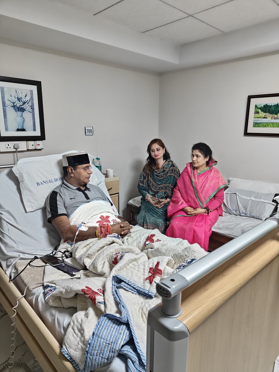 मध्यप्रदेश के खेल एवं सहकारिता मंत्री श्री विश्वास कैलाश सारंग जी के अस्वस्थ होने पर भोपाल स्थित बंसल अस्पताल पहुंचकर कुशलक्षेम जानी।

आप जल्द पूर्ण रूप से स्वस्थ हों, यही श्रीराम जी से प्रार्थना है।