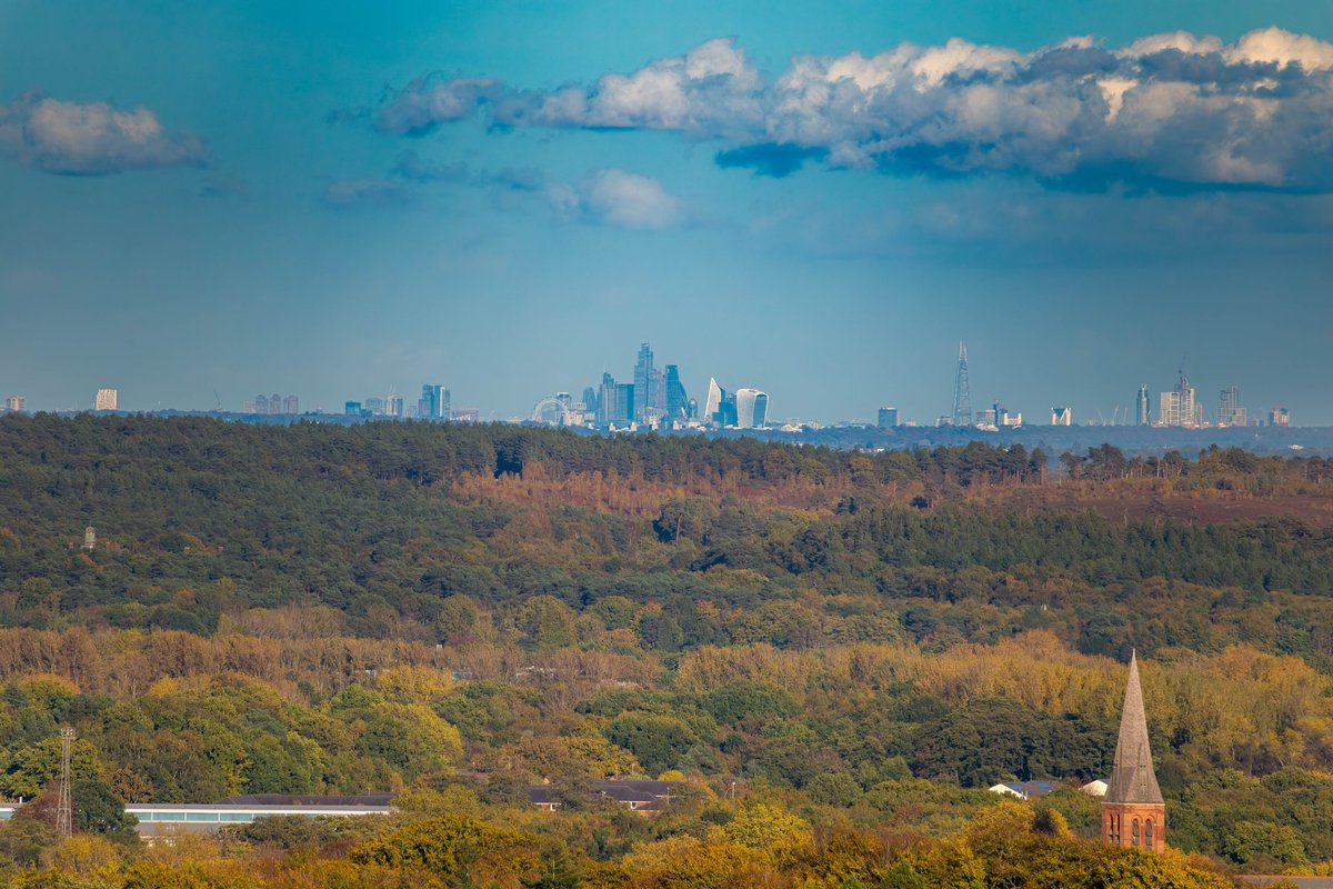GordonEngland's tweet photo. #London skyline lit by late afternoon sunshine about 38 miles away from Caesar's Camp hill fort, #Farnham, Surrey, UK, 28 October 2022. #ThePhotoHour #StormHour #landscapes #seeformiles #onaclearday 
https://t.co/7LmoaUZXNn 
https://t.co/ajHbMEoTa5 https://t.co/n6LJjInYNv