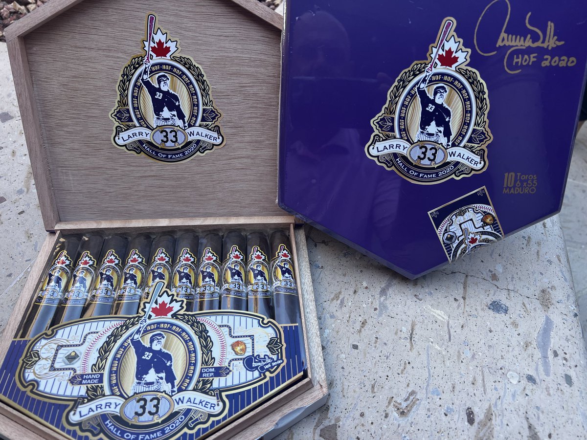 Cdnmooselips33's tweet photo. Happy New Year to everyone!! Wishing 2024 brings each of you the most happiness ever!! Need a cigar to start the new year?? 😃😃 https://t.co/ApHyeVvCla ⁦@trestroiscigar⁩ salud amigos https://t.co/Q272wmIMAo