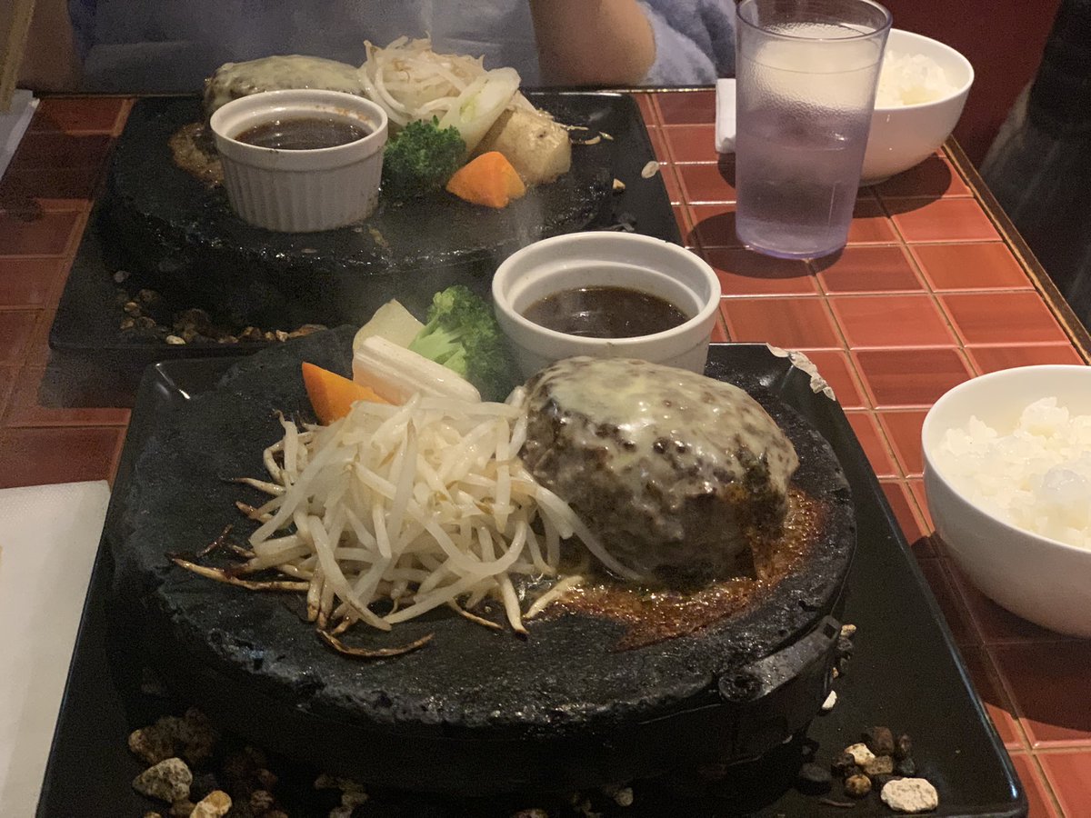 mashimaro333's tweet photo. あけましておめでとうございます
昨年末は食べまくりましたが、今年も食の一年にしようと思います！
今年もよろしくお願い致します https://t.co/KyLMYmIIsr
