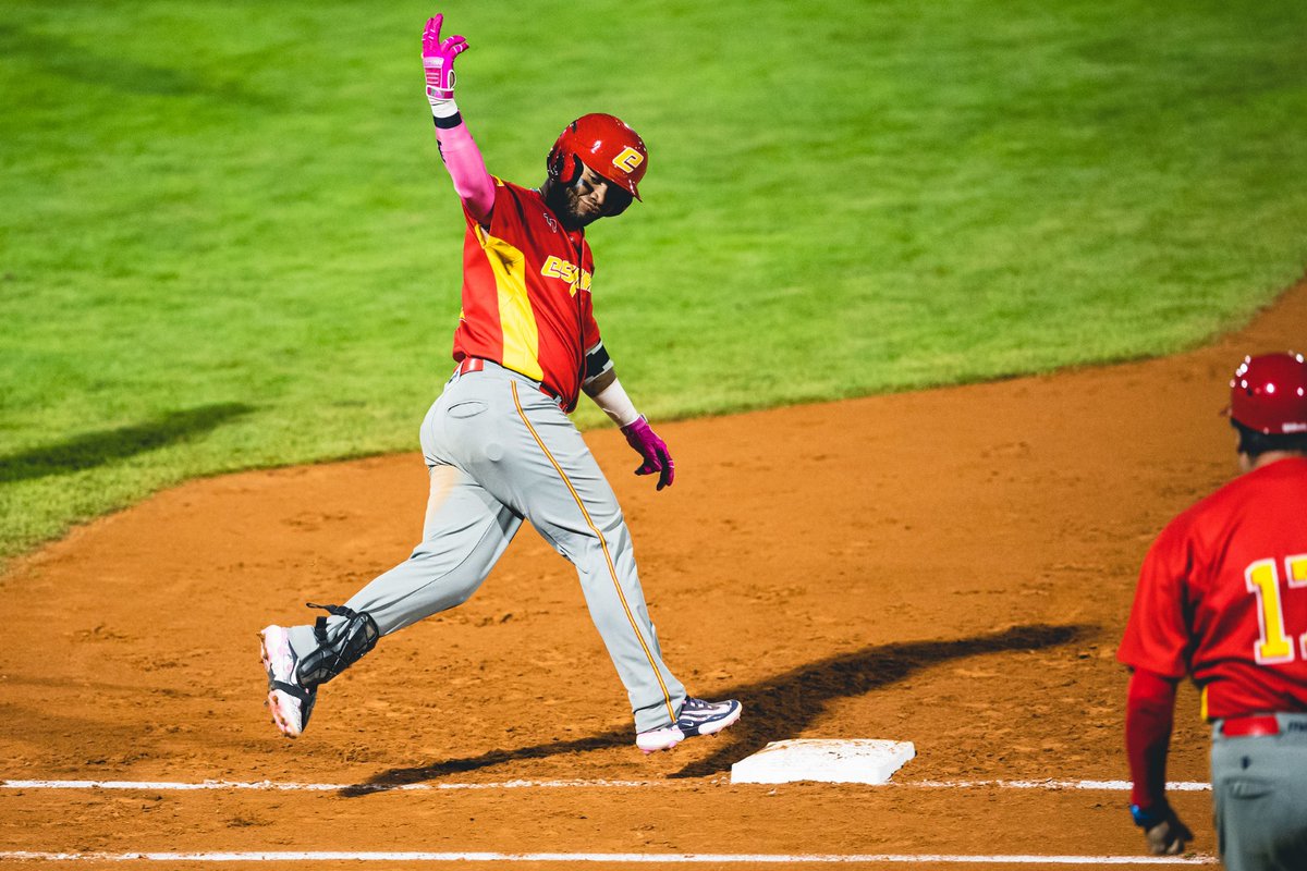 RFEBS's tweet photo. Y no podíamos despedir el 2023 de mejor forma que recuperando el hito histórico conseguido por la selección absoluta en el #Eurobaseball2023 🥇

Tras un torneo impecable, #España consiguió volver a la cima del #béisbol en #Europa tras 68 años, revalidando el título del 1955 👏🏻 https://t.co/ZbygglCe26