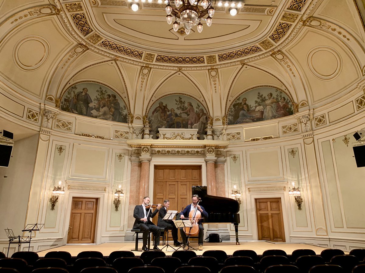 EggnerTrio's tweet photo. Happy New Year! #eggnertrio #pianotrio #classicalmusic #violin #cello #piano https://t.co/vSGukRoWkE
