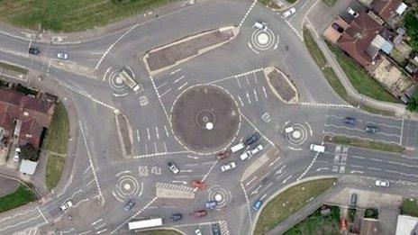 @daniel_graves @Mutter_Emigrate You REALLY don't want to know about the 'Magic Roundabout' then...