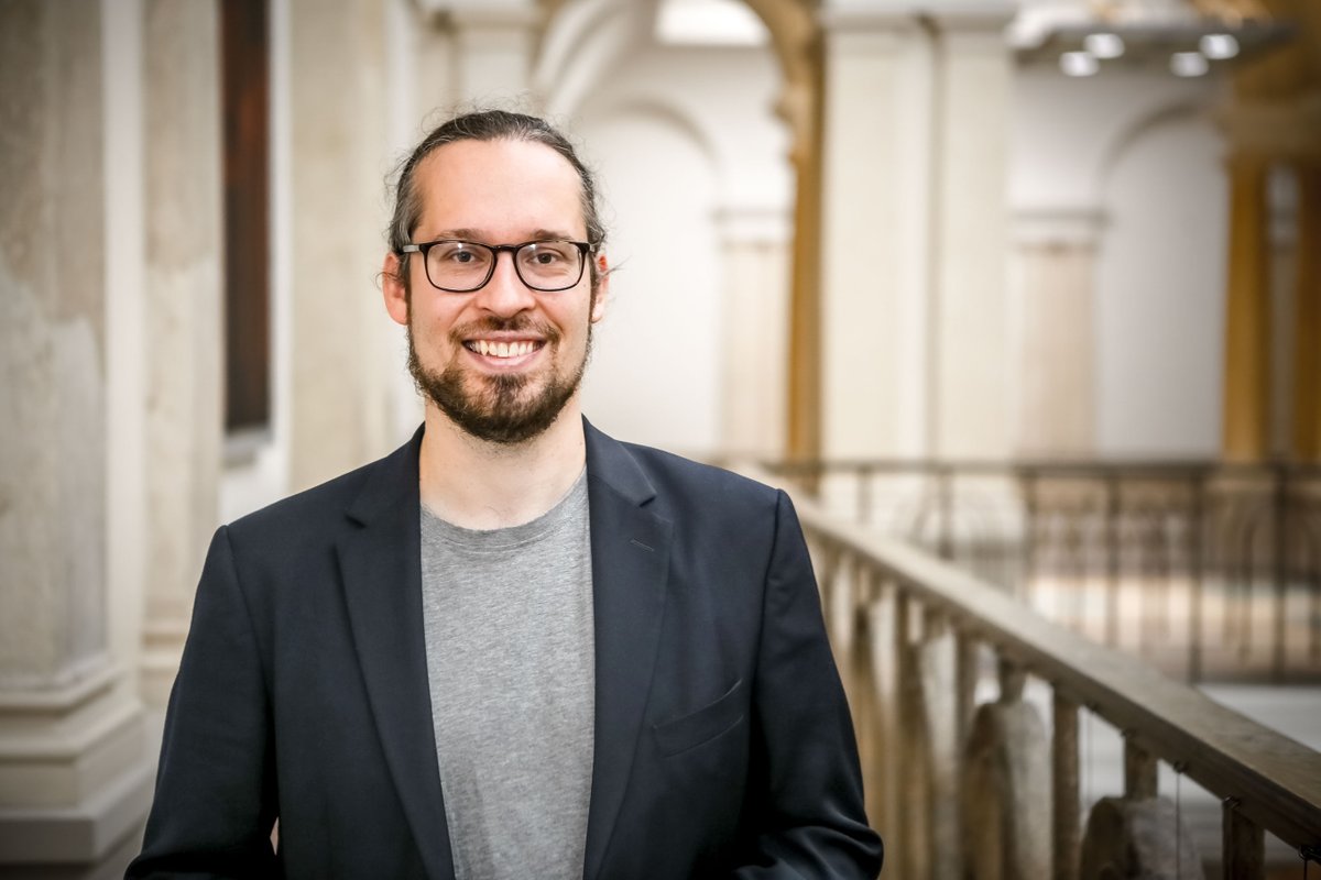 2024 werde ich mich dafür einsetzen, dass der Senat die Bezirke finanziell nicht ausbluten lässt, das #TempelhoferFeld kein Spekulationsobjekt wird &amp; die #Vergesellschaftung kommt.
Für eine soziale &amp; ökologische Stadtpolitik. In #Neukölln &amp; ganz Berlin. 
Alles Gute für 2024!