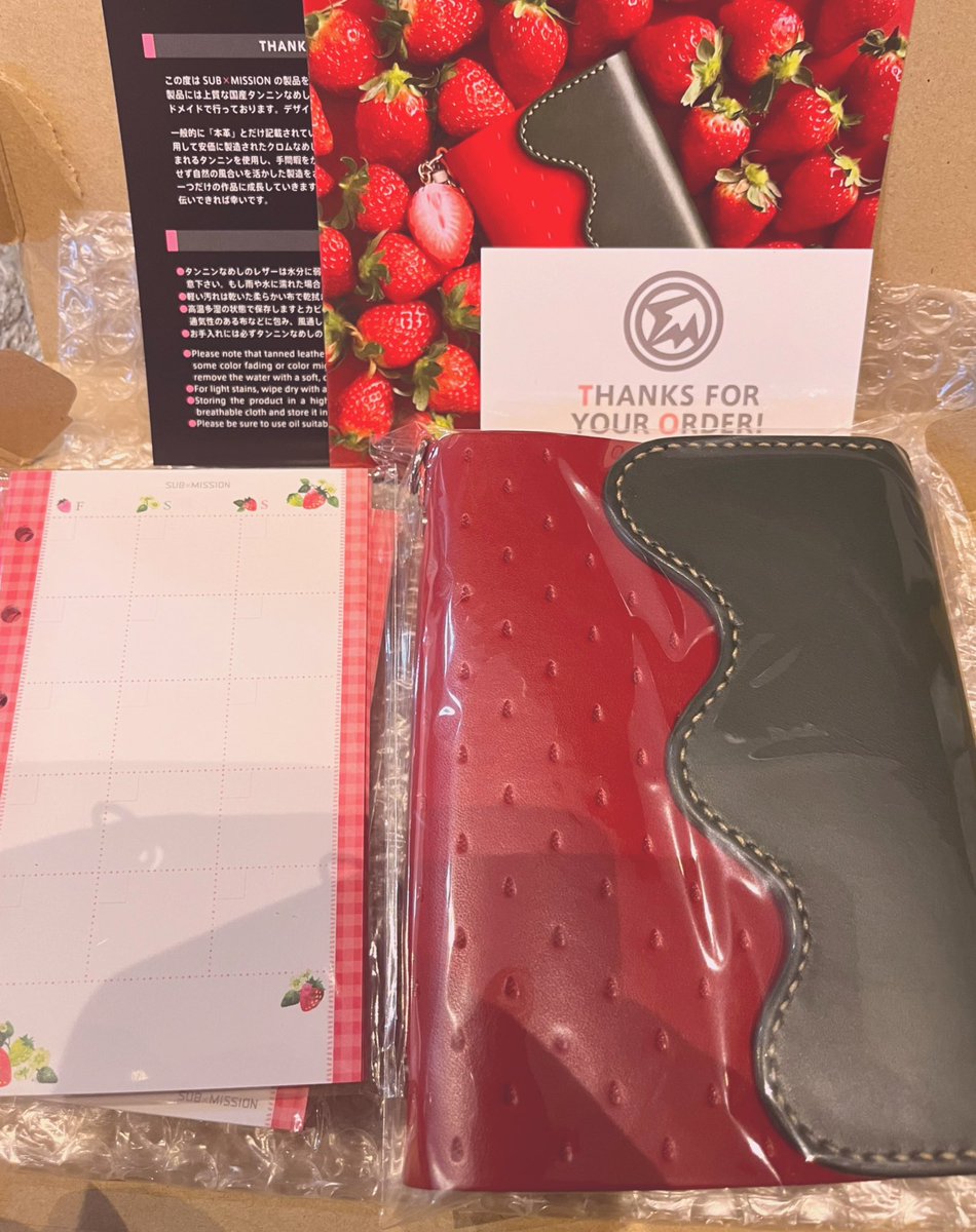 今日はコミケだったのかな？
大晦日ですね✨
１年お疲れ様でした☺️

今年も低浮上過ぎるありさの書き込みをめざとく見つけてリアクションして下さる優しい皆さまに感謝です、ありがとう😭

来年もよろしくお願いします🙇‍♀️

あ、みてみて✨
手帳とっても可愛いでしょう🍓🍓🍓うひ😁