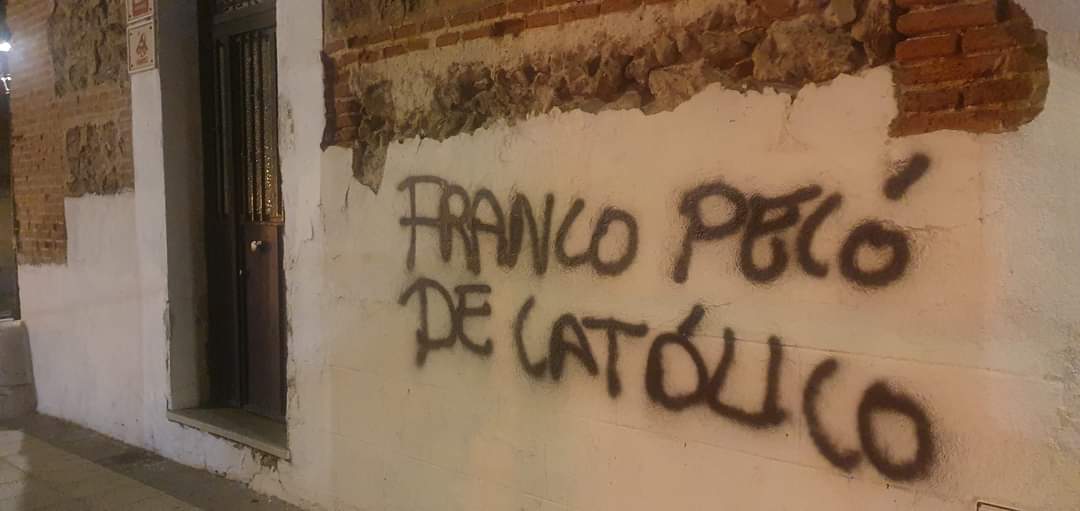 Deseamos que para el inminente nuevo año, algunas personas aprendan a manejar sus frustraciones y controlar la ira.
Por los que estamos, por los que vendrán y por los que jamás volverán, !Feliz 2024! ✨🥂🥳