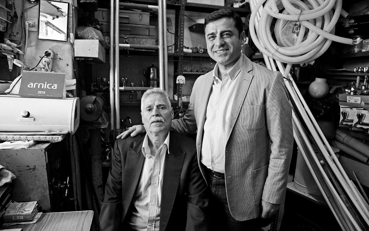 Selahattin Demirtaş’ın Babası Tahir Demirtaş Hakka Yürüdü, Yüce Rabbim Cenneti İle Şereflendirsin 

Selahaddin Demirtaş ve sevenlerinin başı sağolsun ailesine ve kendisine sabır diliyorum.