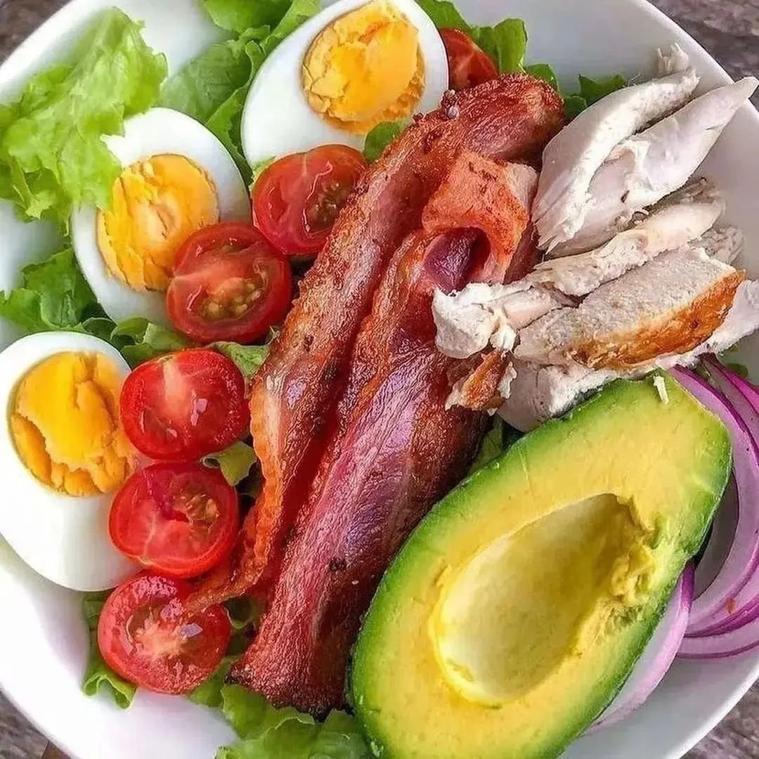 Just made the most delicious breakfast with eggs, tomatoes, and cucumbers! #Foodie #BreakfastDelight 🍳🍅🥒👉👉 bit.ly/48z5c4u