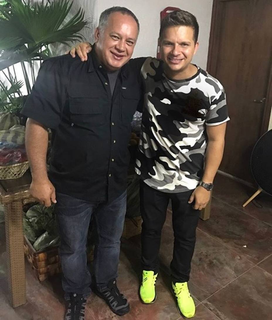 freeUR_vzla's tweet photo. Será que @TarekWiliamSaab tendrá las bolas para imputar al "empresario" que contrató la pirotecnia en el avila? https://t.co/8Ne6A7nSnd