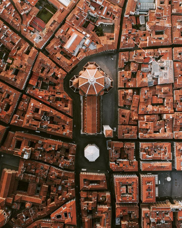 gunnar_beck's tweet photo. Zum Jahreswechsel 2023/24 Teil 2: #Florenz von oben ist so glorreich wie am Boden. Hier läutete die @IDGroupEP mit der @AfD Anfang Dezember ihren Europawahlkampf 2024 ein! Gemeinsam mit allen #Rechtskonservativen werden wir #Europa wieder aufrichten! https://t.co/2RKLk8jF4Y