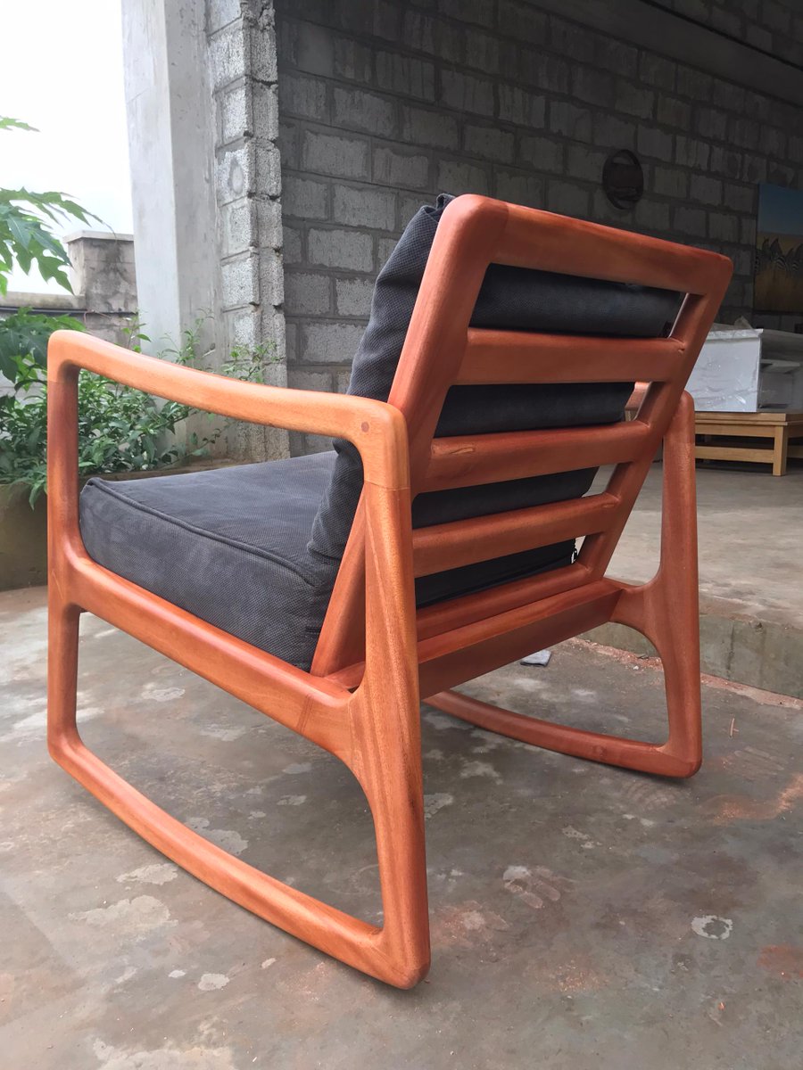 madebyiragaba's tweet image. Hey Friends.

Allow me to introduce to you the final masterpiece of the year at Gestures – our exquisite mahogany Rocking chair with plush high-density cushions. (Work in progress)

It is crafted for moments of relaxation and designed to elevate your space with timeless style.…