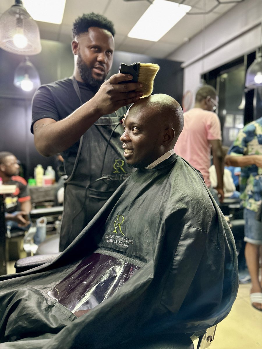 Ba Kopala! I cant promise that you will look good with a yubu but it worked for this guy 🤣 . Passed by Mukuba mall to make sure that my head reflects the glory of God as we cross over in victory tonight. Dont be one of those who ask what happened at the concert!

#PolePoleTour