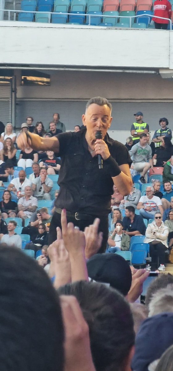 Backe444's tweet photo. @BruceTourNews https://t.co/ObgiEcclE6
