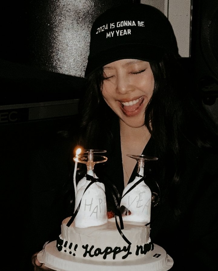 odethisc's tweet image. ㅤㅤ

brooklyn paris ★ sns update 𓄹𓈒
❪  disabled  ❫  12 31 23。8:27 pm。

𓄹 happy new year, everyone 🎆

ㅤㅤㅤ